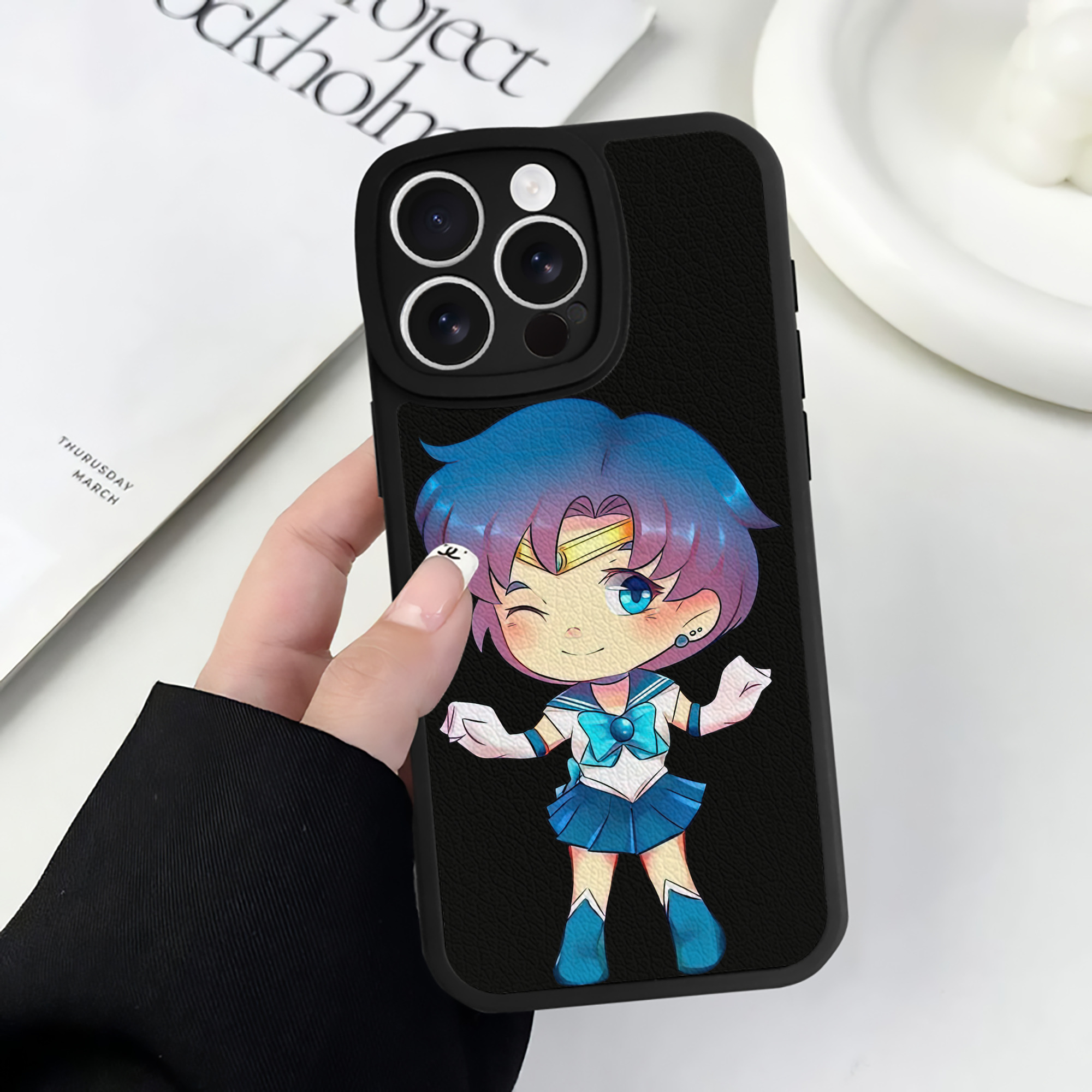（画像用） 美少女戦士セーラームーン 水野 亜美 みずの あみ Sailor Moon Mizuno Ami 【iPhone 16シリーズ対応】シリコンスマホケース（レザー調） 材質：シリコン